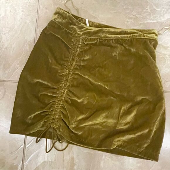 New Free  People Vivienne Velvet Green Mini Skirt NWOT
Size 0 and size 2 - Picture 3 of 7